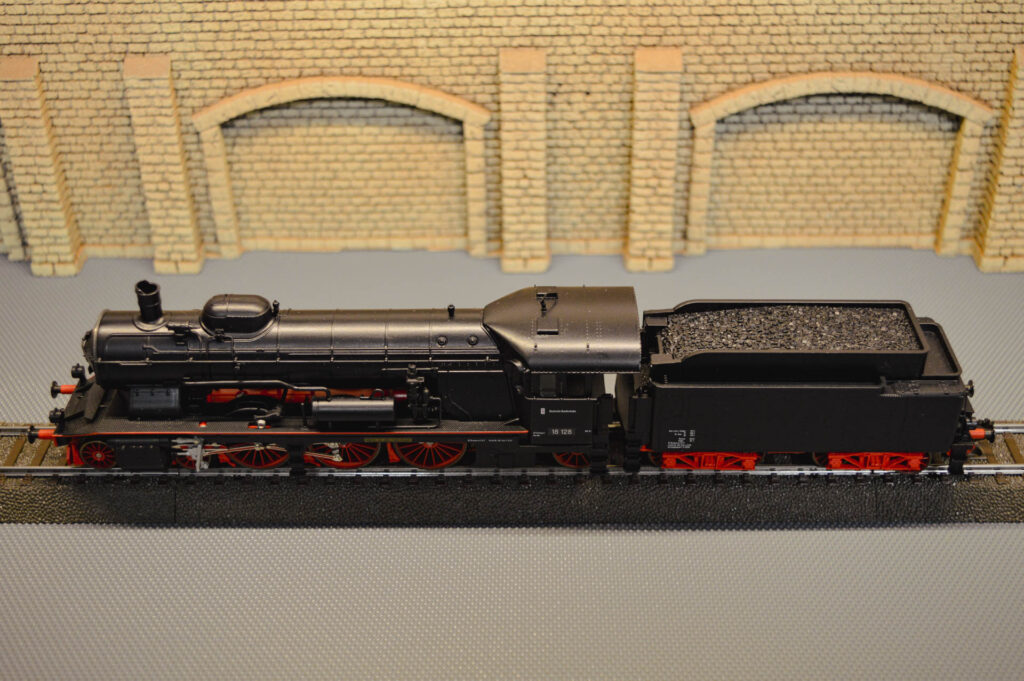 Umbau Maerklin 3711 BR18 128 1