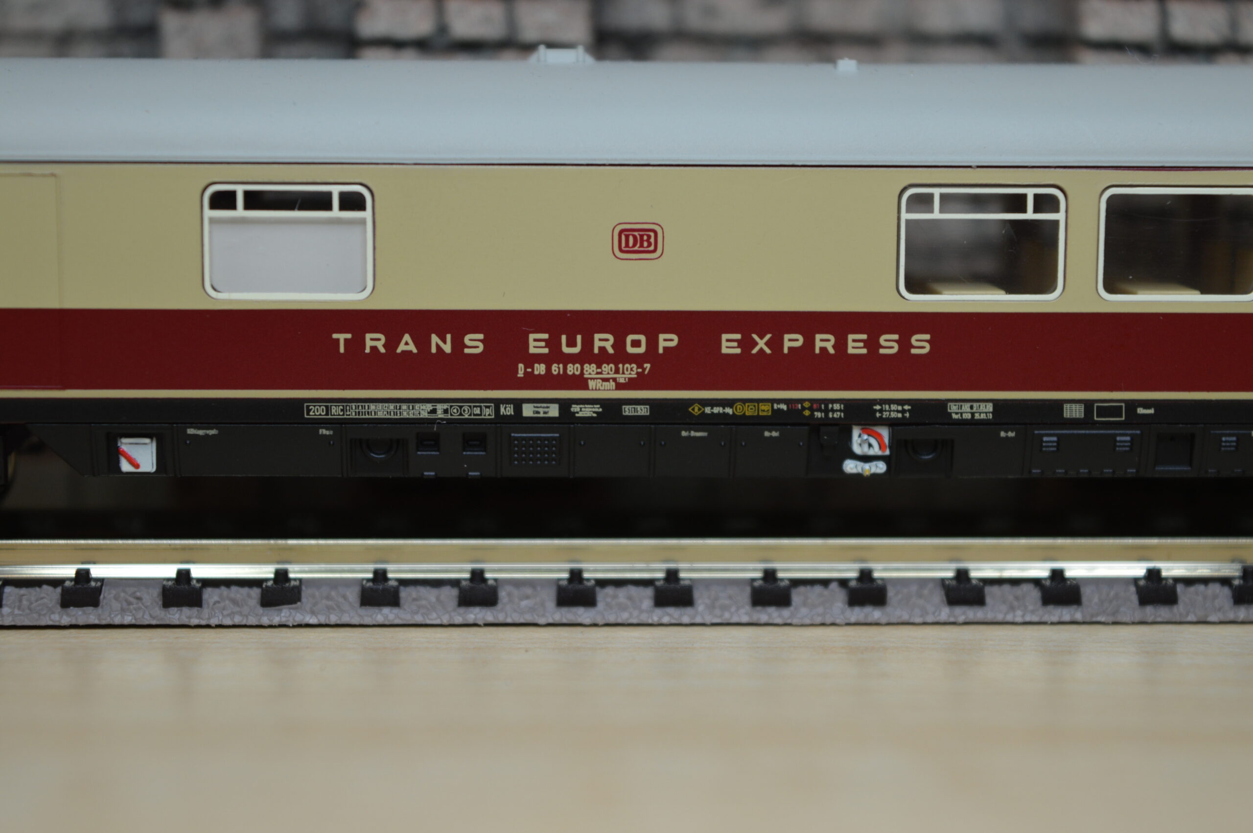 Trix 15377 Schnellzug Wagenset IC 2401 4 scaled