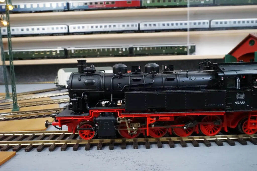 Roco DC 43320 DB 93 682 (7)